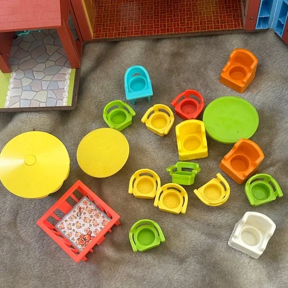 Fisher-Price Play Family House - Red and Blue - Picture 5 of 13